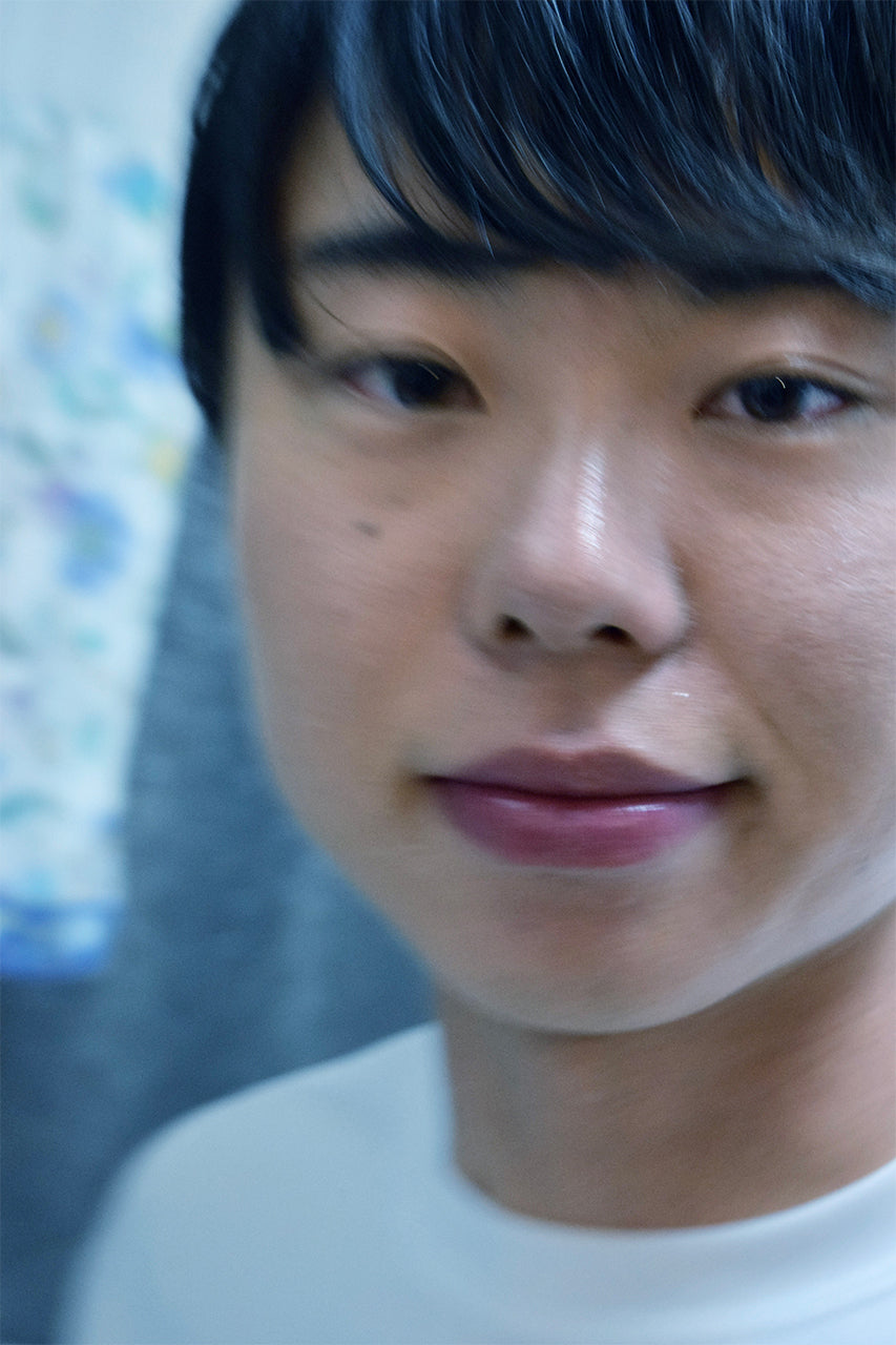 後ろをみつめる高倉正善 Tシャツ